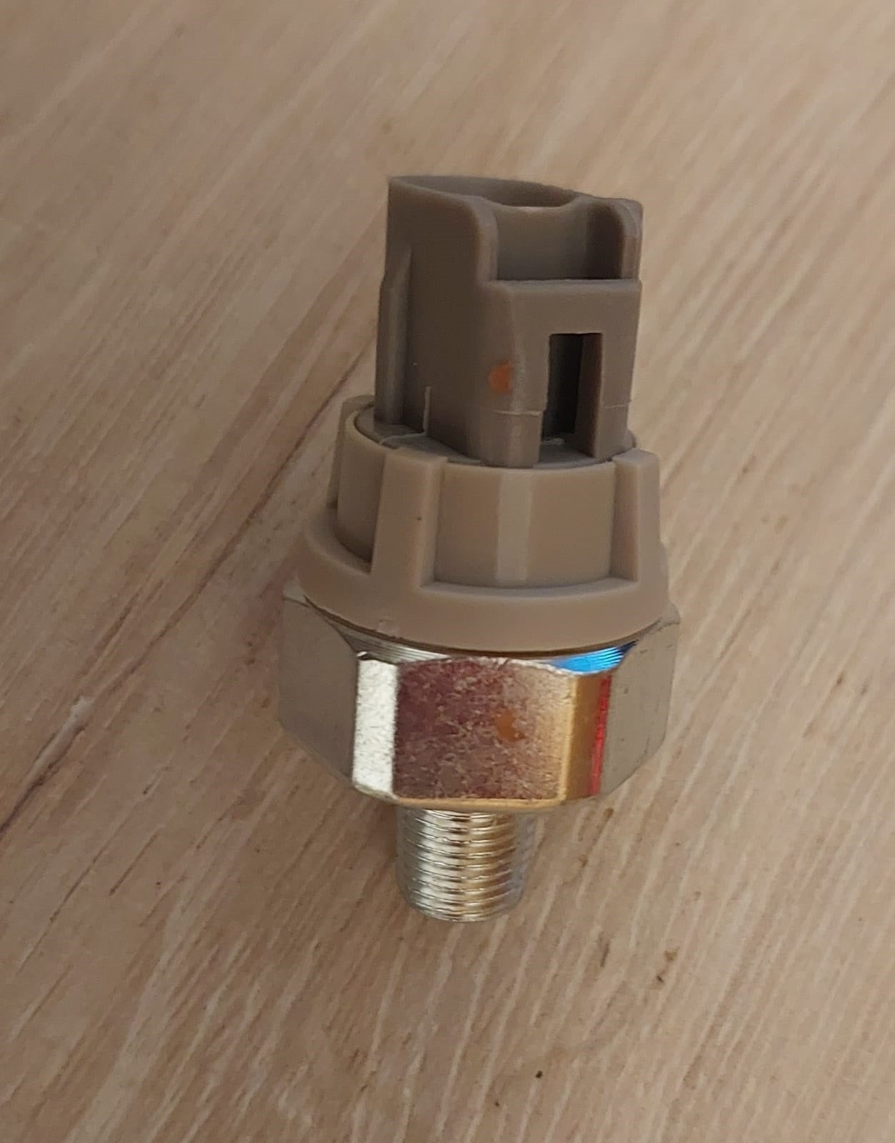 BULBO Sensor de Presión de Aceite Toyota Corolla, 4Runner, Hilux, Rav, Yaris - Isopartes